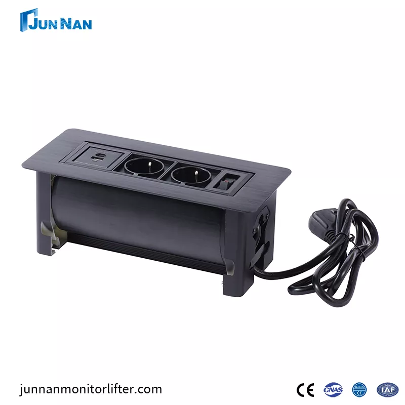 Мултифункционална утичница са скривеним утикачем